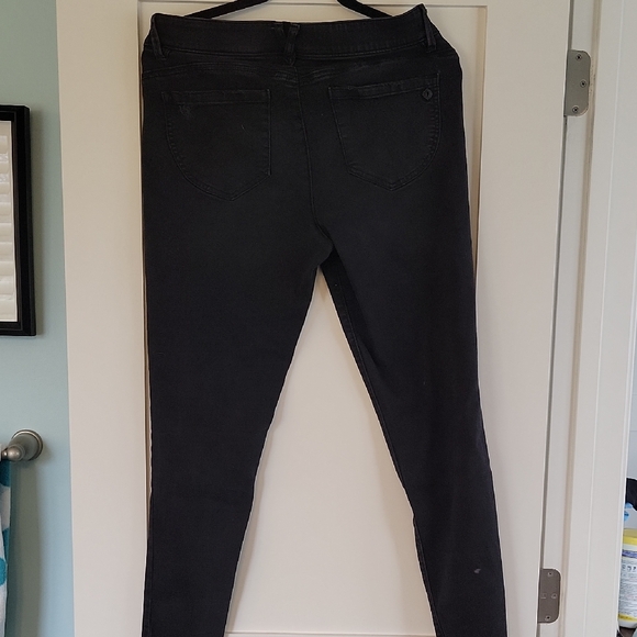 Democracy Black Skinny Jeans Tapered Leg - Picture 4 of 4